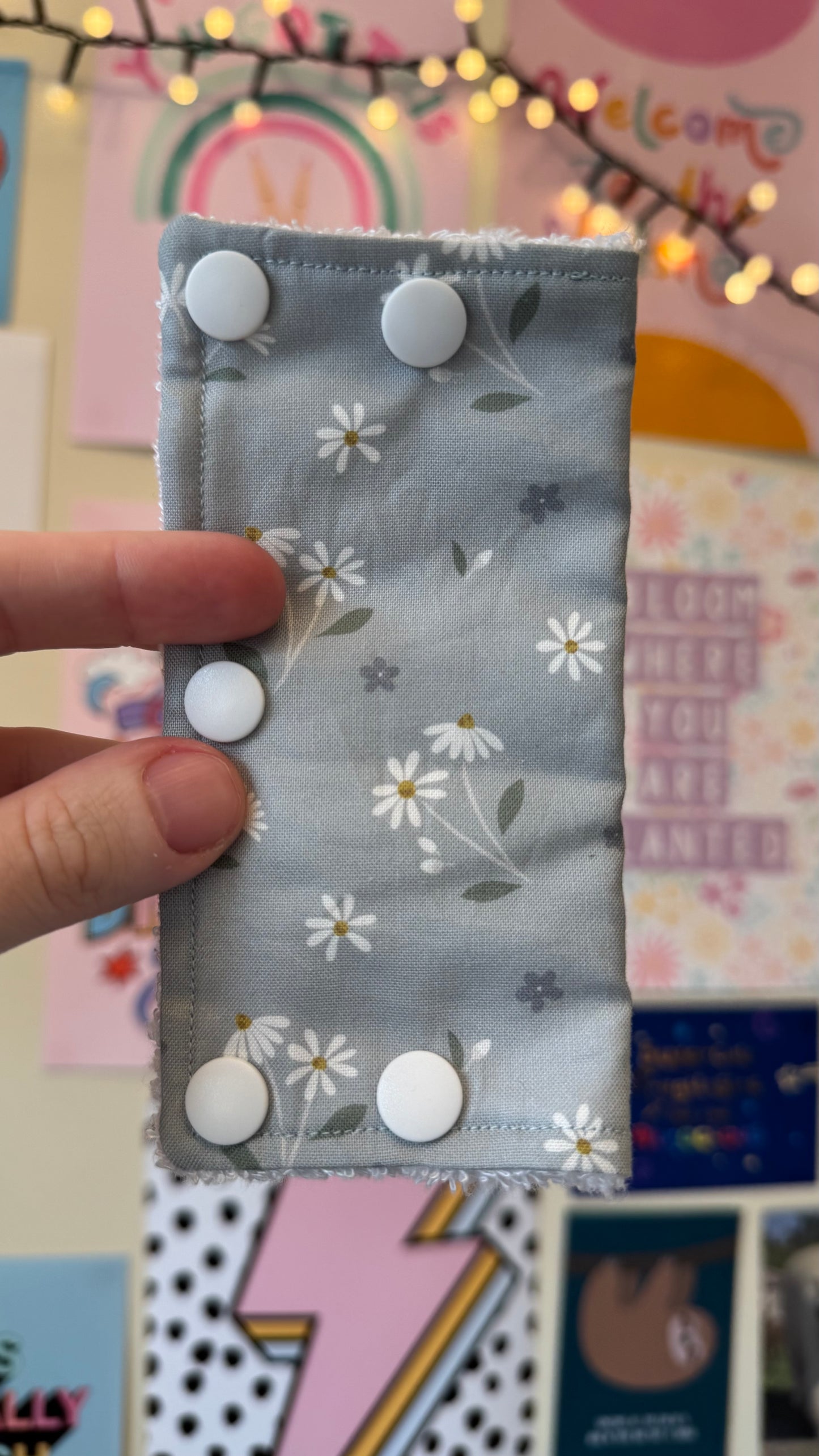 Pretty summer daisy’s on Duck eggs blue Large port cover