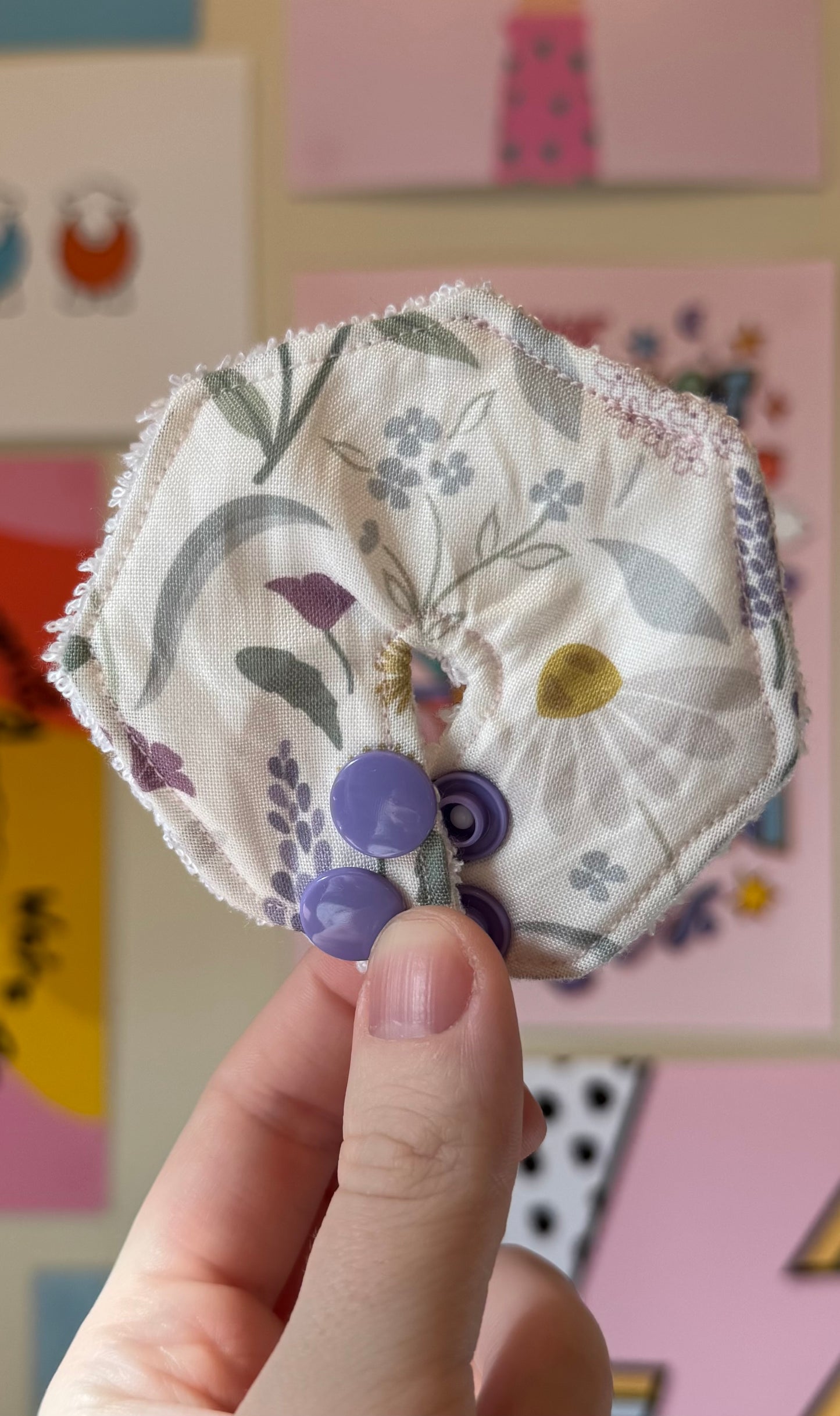 Floral white daisy Tubie pad