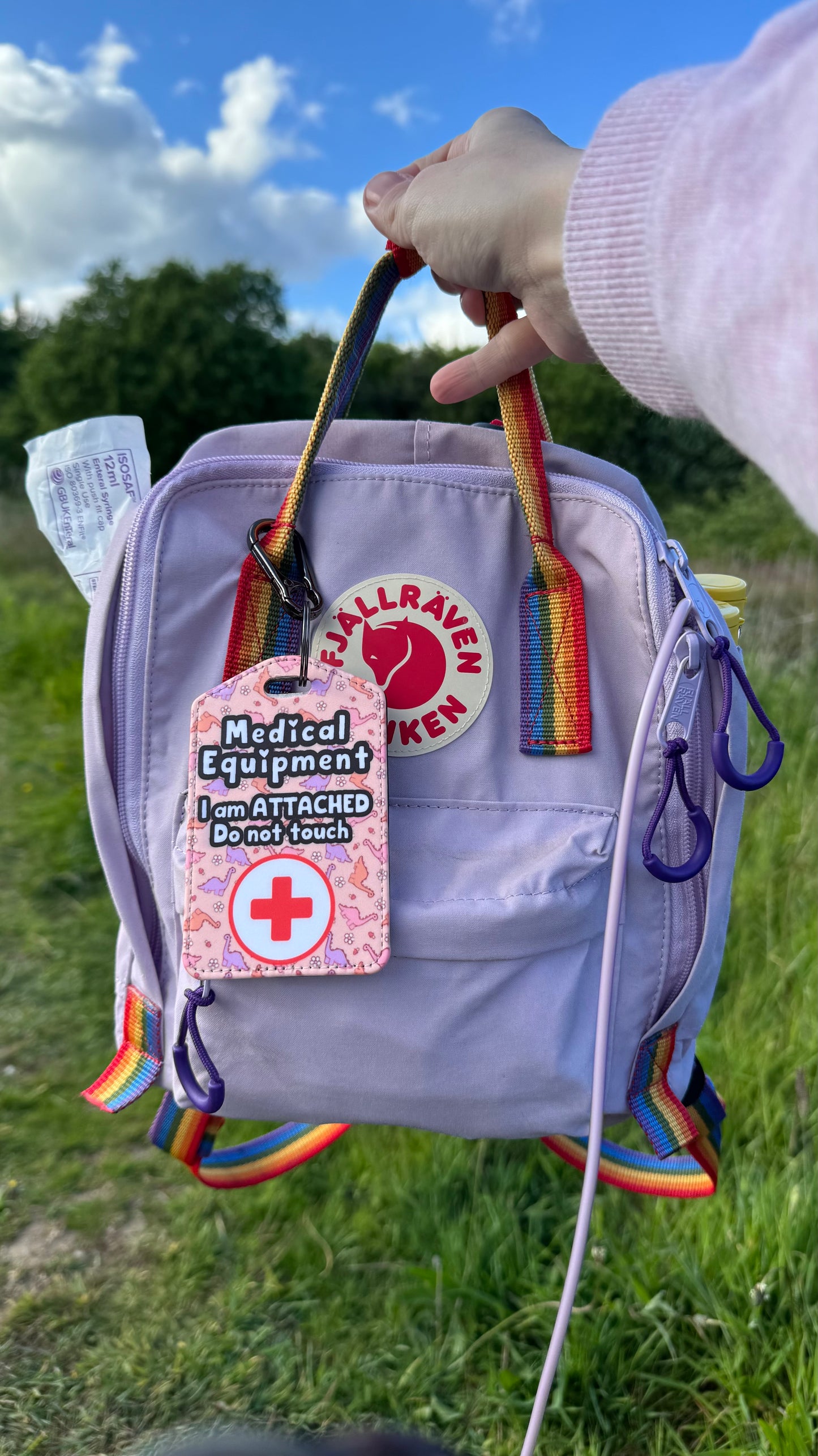 Medical bag tag “medical equipment, I am attached, do not touch” (pink Dino print)